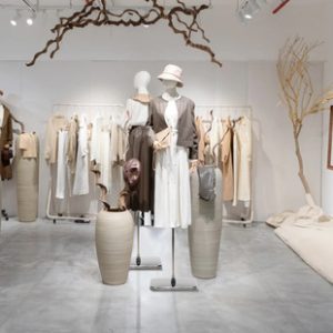 O1CN01A2HIx21nFX4ekxWN1_2212945495060-0-cib.310x310.jpg High-End Korean Collarbone Female Mannequin - Women’s Store Window Shelf