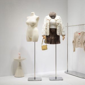 O1CN01ZJeDIG1nFXAcRYiF3_2212945495060-0-cib.310x310.jpg High-End Bright White Female Mannequin - Women’s Store Window Stand