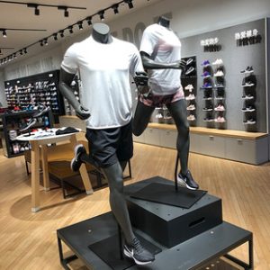 O1CN01dyVzzK1eBZ8bkClJg_2215866743833-0-cib.310x310.jpg High-Quality Unisex Running Mannequin - Clothing Store Window Mockup (Wholesale)